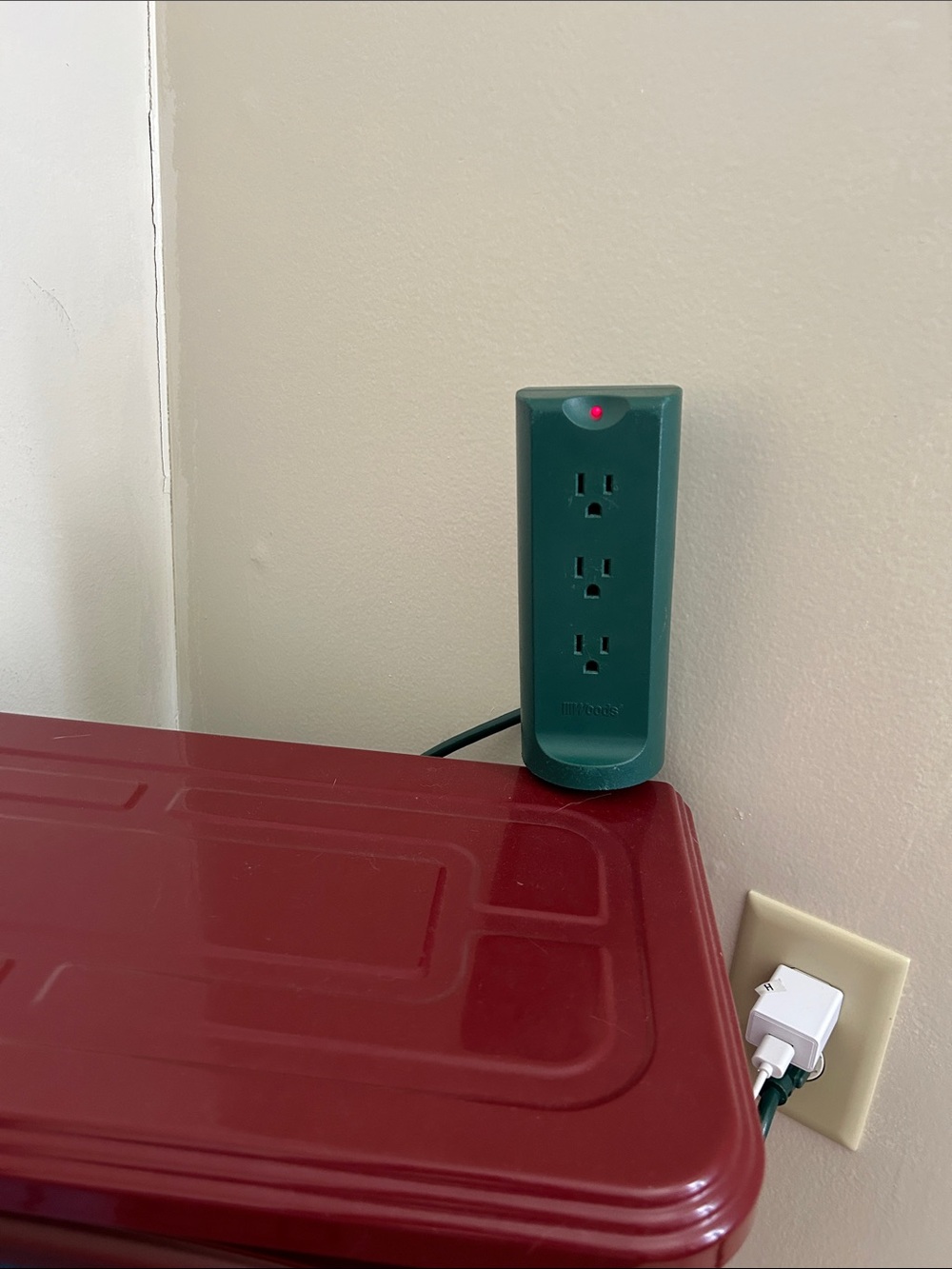 Green 3-Outlet Vertical Power Tower with Indicator Light
